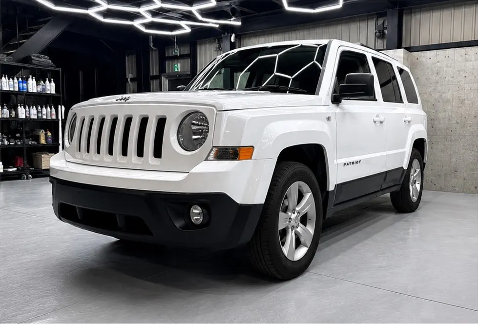ガードグレイズ施工後の2012年式ホワイトのJeep パトリオット
